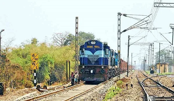 Rail access from Bannerghatta Road — there is no railway station on the corridor
